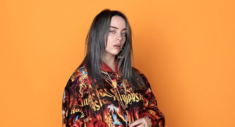 ¡Wow! Billie Eilish muestra a sus fans el tatuaje de dragón en su cadera que dijo jamás verían