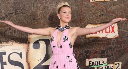 Millie Bobby Brown deja ver todos sus tatuajes y uno nuevo en la alfombra roja de 'Enola Holmes 2'