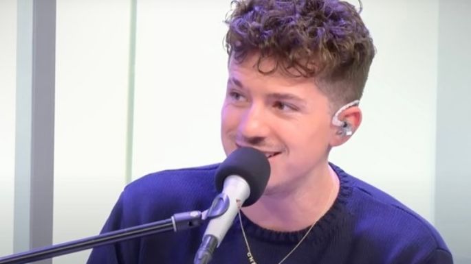 Charlie Puth sorprende al cantar versiones acústicas de sus canciones y un cover de 'Unholy'