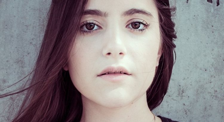 Nickelodeon: Alexa Nikolas afirma que Dan Schneider la veía sentado mientras se cambiaba