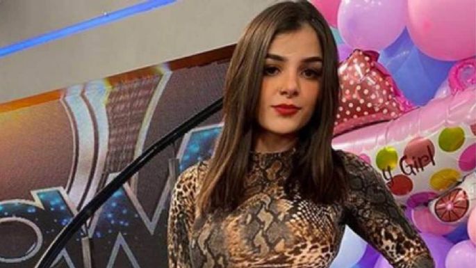 Karely Ruiz conquista a sus seguidores al posar con ceñido minivestido rosa