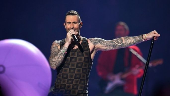 Maroon 5 regresa al escenario por primera vez tras el escándalo de infidelidad de Adam Levine