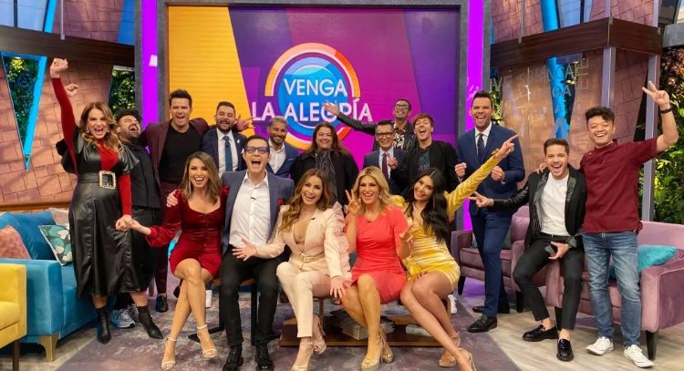 Tras 15 años en Televisa y llegar a TV Azteca, conductora saldría de 'VLA' por esto