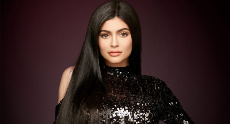 Kylie Jenner da la bienvenida al Halloween vestida de Batgirl