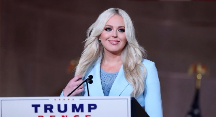 Anillo de compromiso nuevo de Tiffany Trump con diamantes es valorado en 1.5 mdd