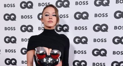 FOTO: Sydney Sweeney roba suspiros al usar un ajustado corsé metálico que destaca sus encantos