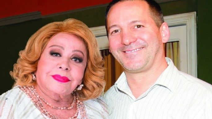 Shock en Televisa: Hijo de Silvia Pinal llega a 'VLA' y da inesperada noticia al aire