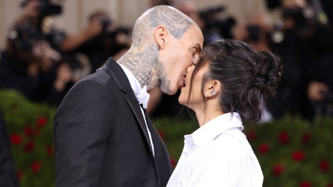 Kourtney Kardashian viaja para apoyar a Travis Barker en el festival de Coachella