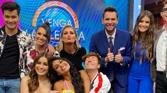 Golpe a 'VLA': Ejecutivos de TV Azteca tomarían drástica medida y despedirían a estos conductores