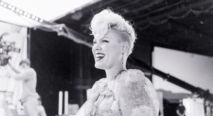 P!nk promociona su próximo sencillo 'Never Gonna Not Dance Again' de esta divertida manera