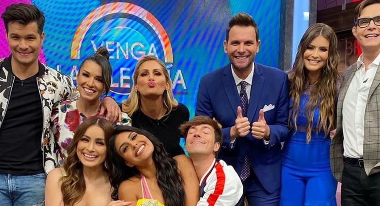 Golpe a 'VLA': Ejecutivos de TV Azteca tomarían drástica medida y despedirían a estos conductores