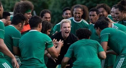 Michael Fassbender se convierte en un entrenador de futbol en las estas imágenes de 'Next Goal Wins'