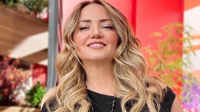 Televisa: Andrea Legarreta regresa al programa 'Hoy' y luce distinguido vestido blanco de temporada