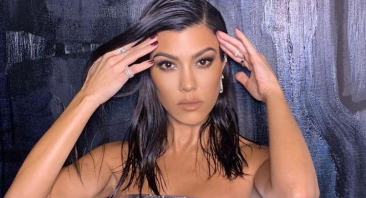 Arremeten contra Kourtney Kardashian por polémicas fotos en su baño