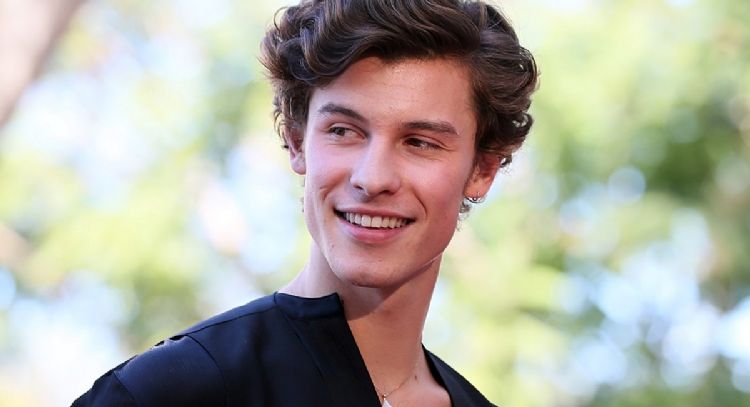 A menos de 48 horas de salir con Camila Cabello, Shawn Mendes es visto muy cálido con su doctora