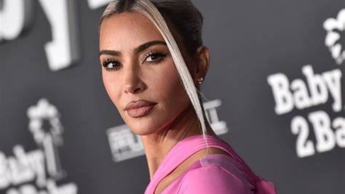 Kim Kardashian se enfunda en coqueto body negro y enamora a toda Inetrnet