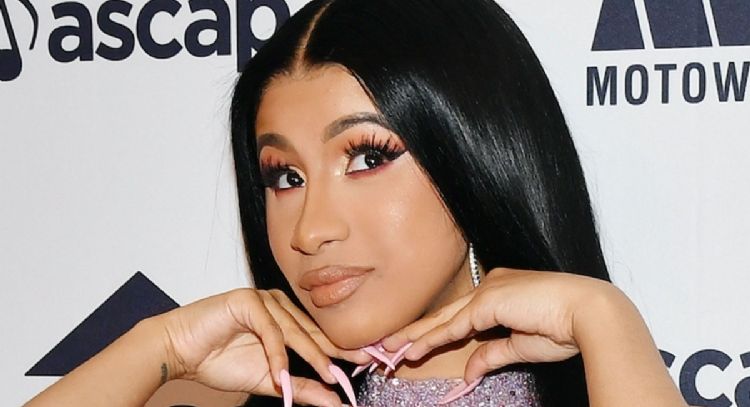 Cardi B admite que está “desesperada” por tratar de hacer feliz a su esposo por esta razón