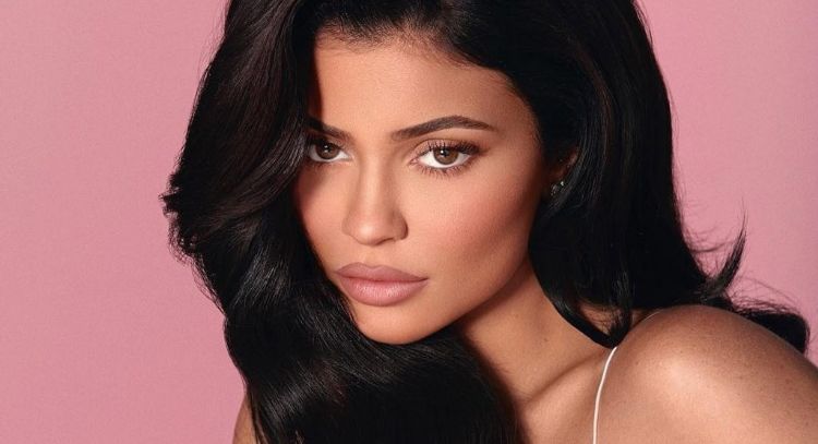 Kylie Jenner responde luego de ser acusada de publicar a su hijo para tapar escándalo de Balenciaga