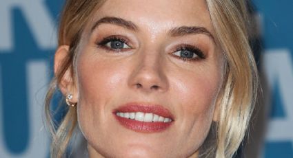 Sienna Miller revela que pidió igualdad salarial en una obra de Broadway y la mandaron a la mier…