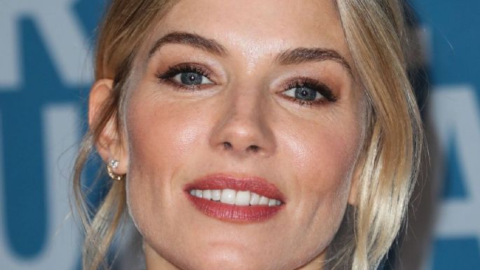 Sienna Miller revela que pidió igualdad salarial en una obra de Broadway y la mandaron a la mier…