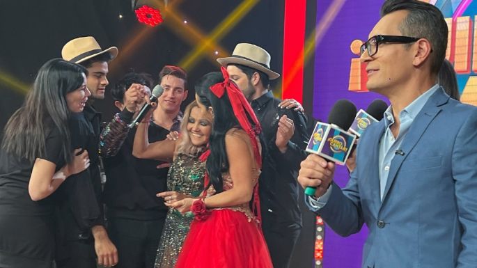 Adiós TV Azteca: Entre aplausos y lágrimas, querida integrante de 'VLA' es despedida