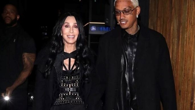 Cher se defiende ante las críticas por tener una relación con un hombre 40 años menor que ella