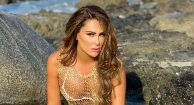 FOTO: Ninel Conde presume su envidiable figura con entallado conjunto claro y deleita a Televisa