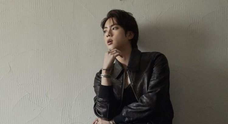 Jin de BTS luce irreconocible; muestra el corte de pelo que llevará durante su servicio militar