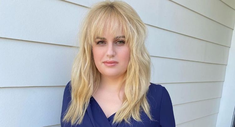 Rebel Wilson revela cómo besar a una mujer en una película ayudó en su romance actual