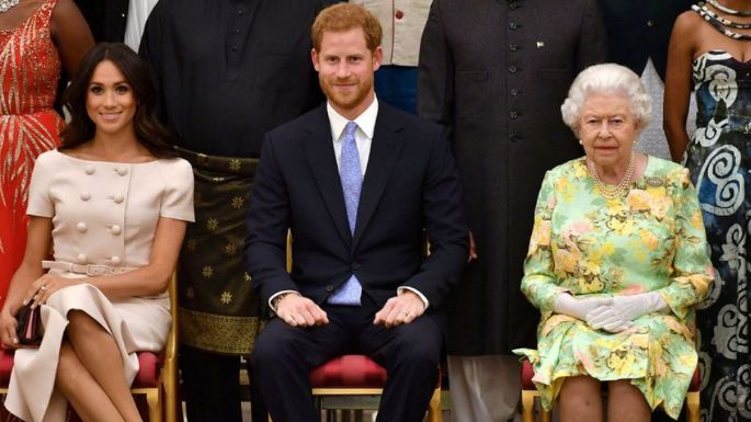 Príncipe Harry acusa a la Realeza de "alejar" a la Reina Isabel II de él y Meghan Markle