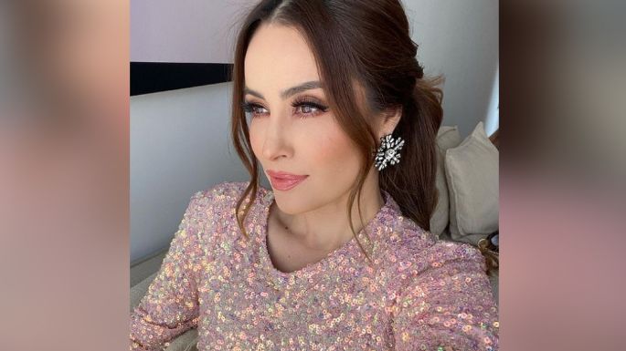 FOTO: Cynthia Rodriguez se enfunda en elegante outfit de día y deslumbra Internet