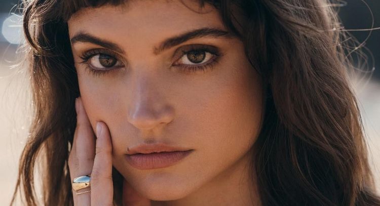 Revelan causa de muerte la modelo Charlbi Dean, de 32 años de edad