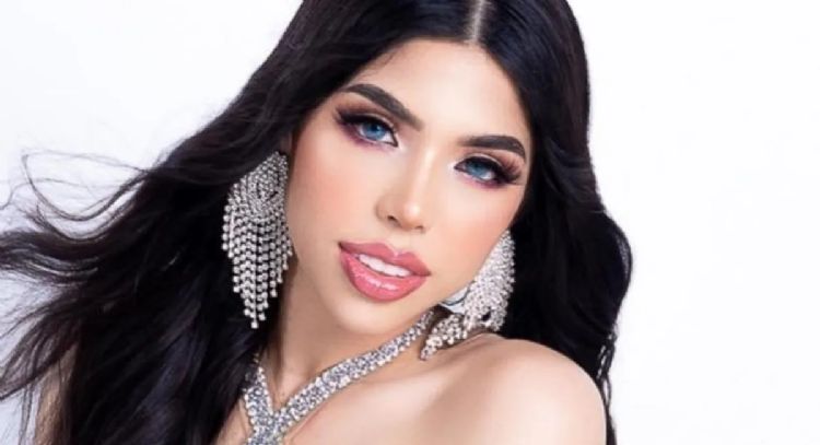 (Foto) Yeri Mua presume con reveladora blusa que se encuentra soltera