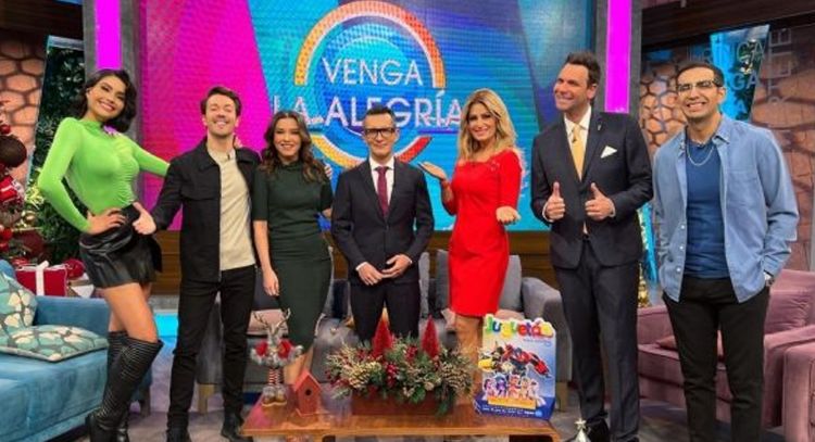 ¿Se va a Telemundo? Tras 11 años en TV Azteca, querido conductor abandona 'VLA'