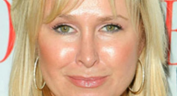 Kathy Hilton defiende a Kim Kardashian por polémico look en fiesta de Paris Hilton