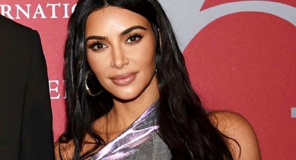 Kim Kardashian es acusada de retocar con photoshop foto familiar navideña