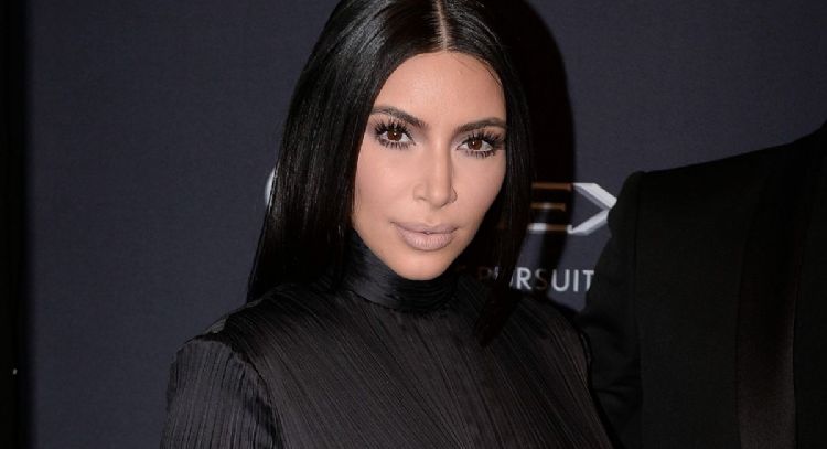 Kim Kardashian saca el glamour y posa con encantador outfit de día en Instagram