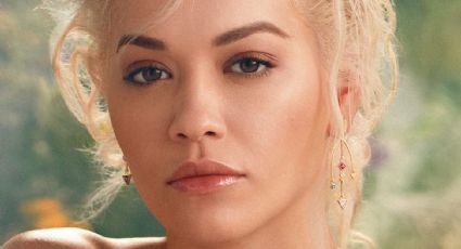 Rita Ora roba suspiros en este revelador vestido que dejó ver sus abdominales