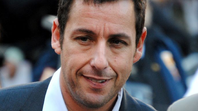 Adam Sandler habla acerca de sentirse viejo mientras termina su recuperación por cirugía de cadera