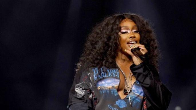 SZA colaborará con Phoebe Bridgers y Travis Scott para el álbum 'S.O.S'; revela lista de canciones