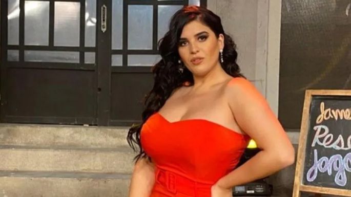 FOTOS: Curvy Zelma enciende Instagram al posar en ajustado mini vestido rojo; este es su 'look'