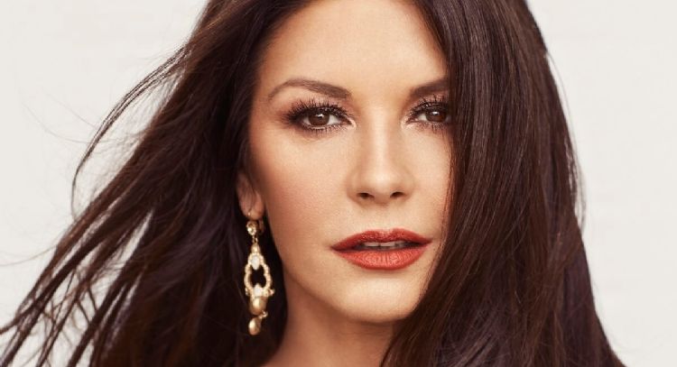 Catherine Zeta-Jones enamora al dejarse ver con su hijo Dylan Douglas de 22 años