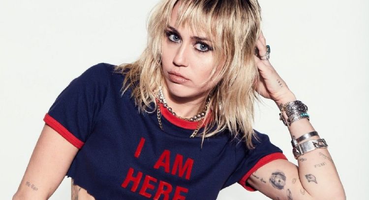 Miley Cyrus es vista con su novio Maxx Morando a 13 meses de salir y se le ve así