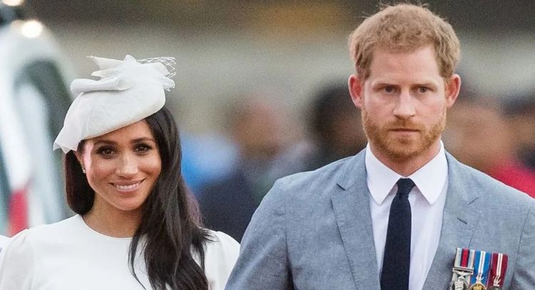 ¿Pleito en la Realeza? Príncipe Harry enfurecería con Meghan Markle tras burla a la Reina Isabel II