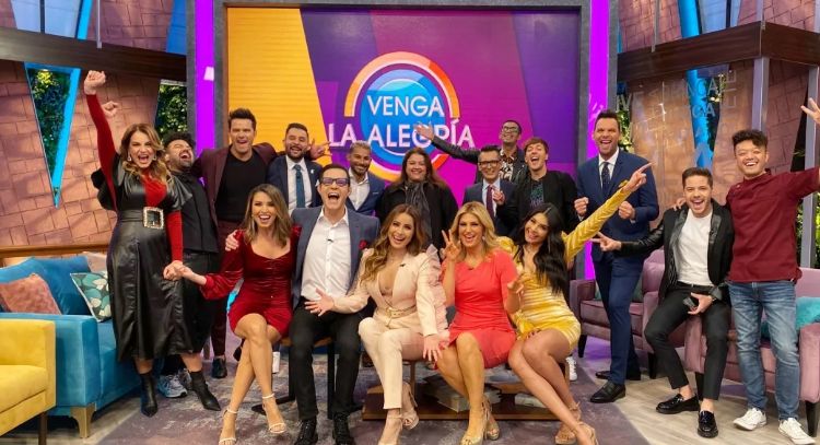 Tras 15 años en Televisa y llegar a TV Azteca, conductora confirma que saldría de 'VLA'