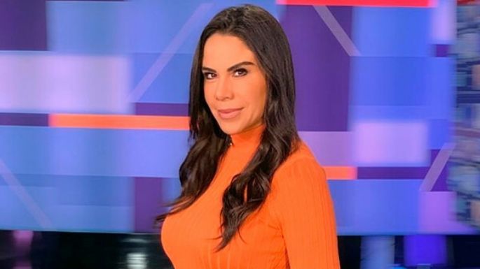 FOTO: Paola Rojas inicia el mes con coqueto outfit rosa desde el foro de Televisa