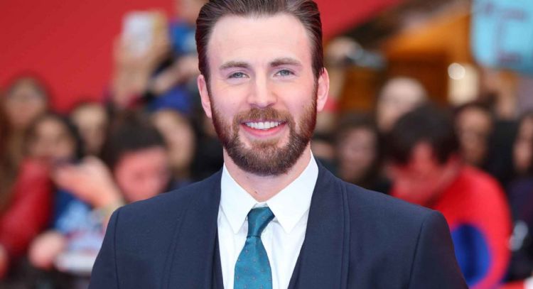 FOTOS: Chris Evans es captado con su novia Alba Baptista muy cariñosos