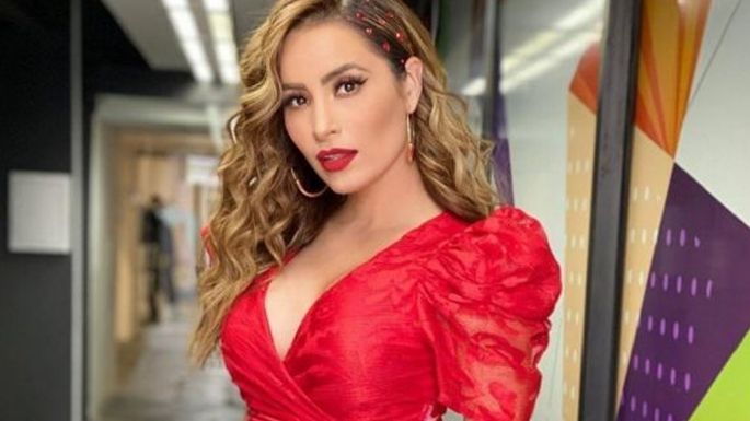 ¿Cynthia Rodríguez ya se va a casar?  Captan a la conductora de TV Azteca con un vestido blanco