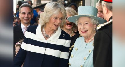 Camila Parker envía fuerte mensaje a Reina Isabel II tras cederle Corona que sería de Lady Di