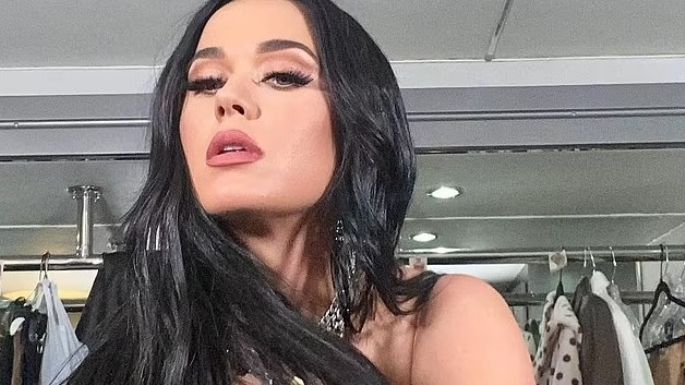 FOTO: Katy Perry derrocha sensualidad y elegancia durante la ceremonia de Honores de la NFL 2022